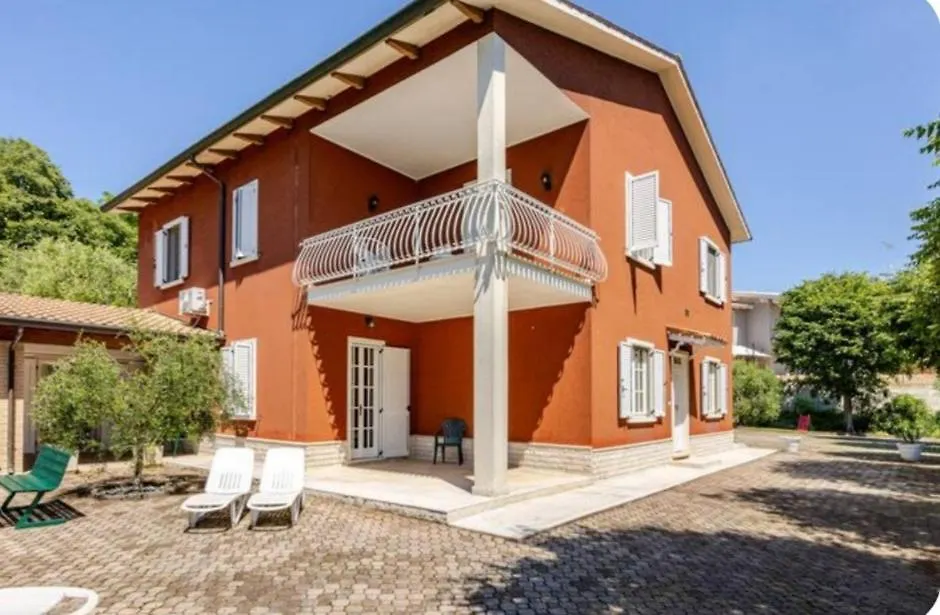 Pace, Luminosità e comodità a due passi dal Garda Volta Mantovana Villa