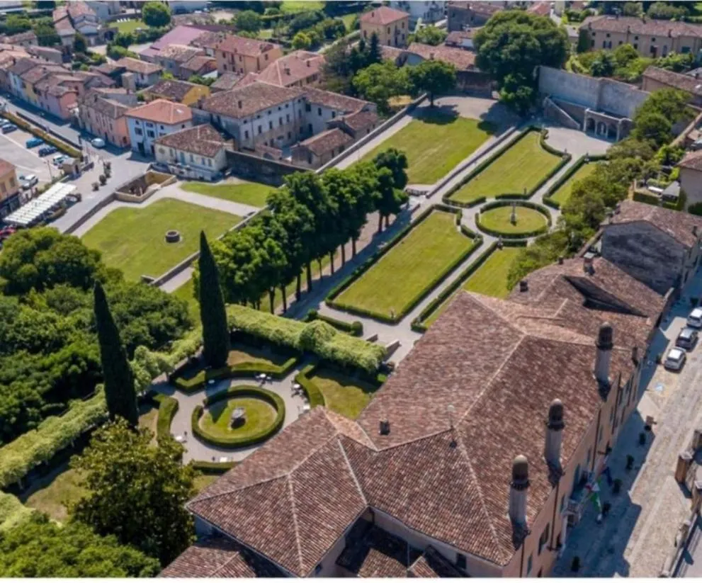 Pace, Luminosita E Comodita A Due Passi Dal Garda Volta Mantovana Italy